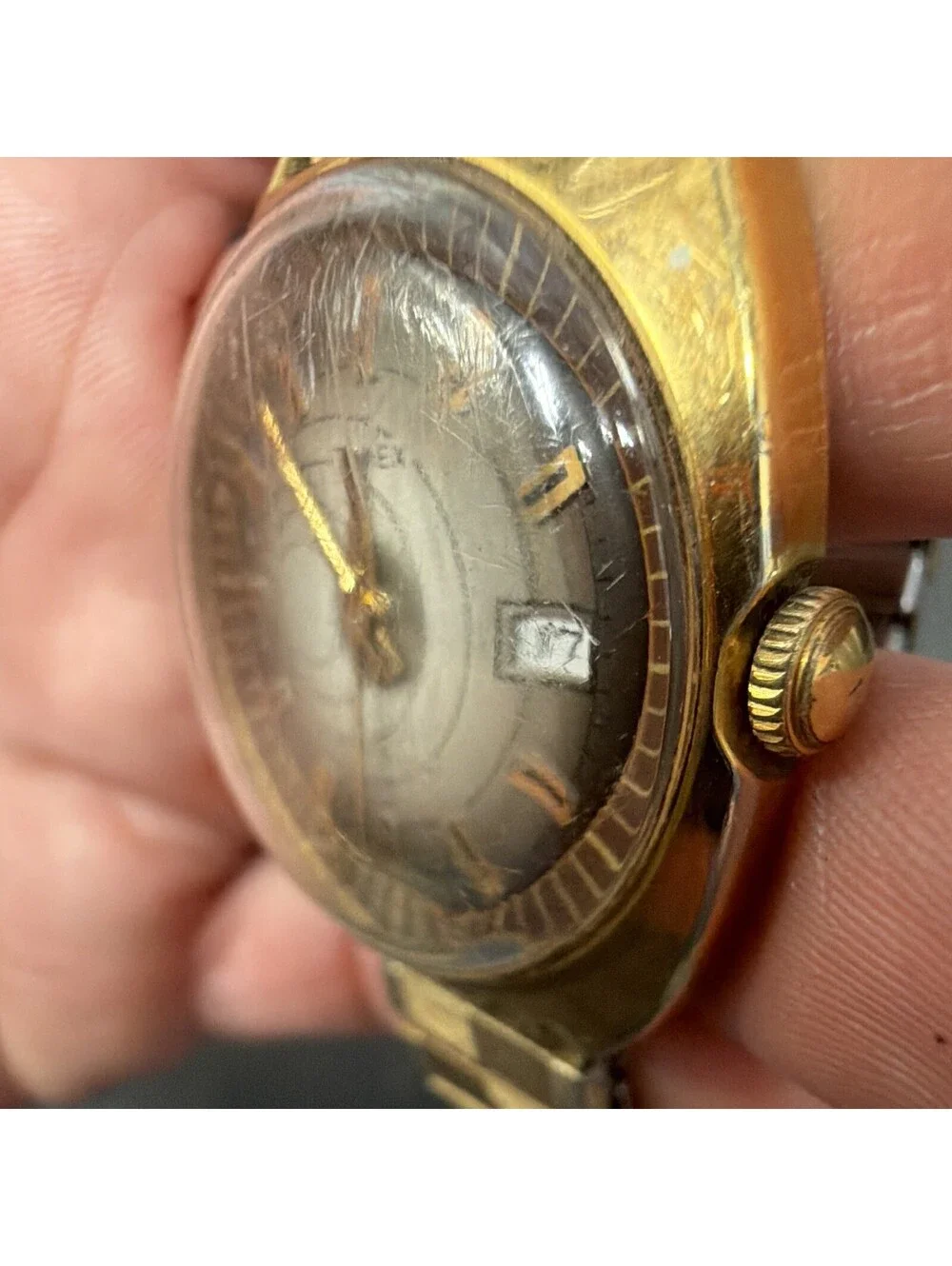 Vintage Timex Water Resistant Wristwatch with Date Display